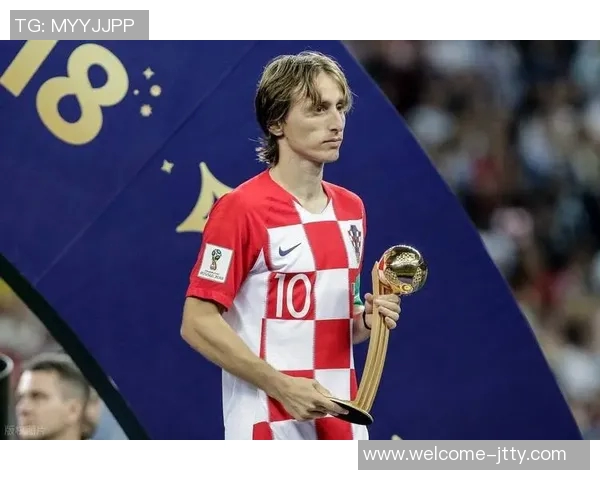 亚沙里赞美莫德里奇：与传奇球员同场竞技的珍贵体验