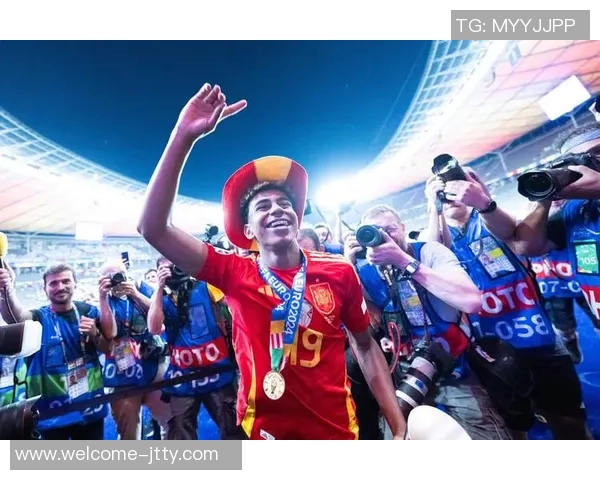 普特拉斯出战83场欧冠创女足新纪录切尔西女足再创辉煌