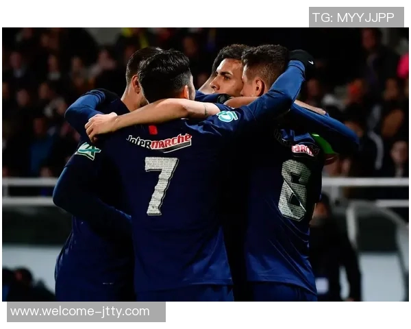 法丙精彩瞬间35米远射破门球员展现绝佳技术与力量